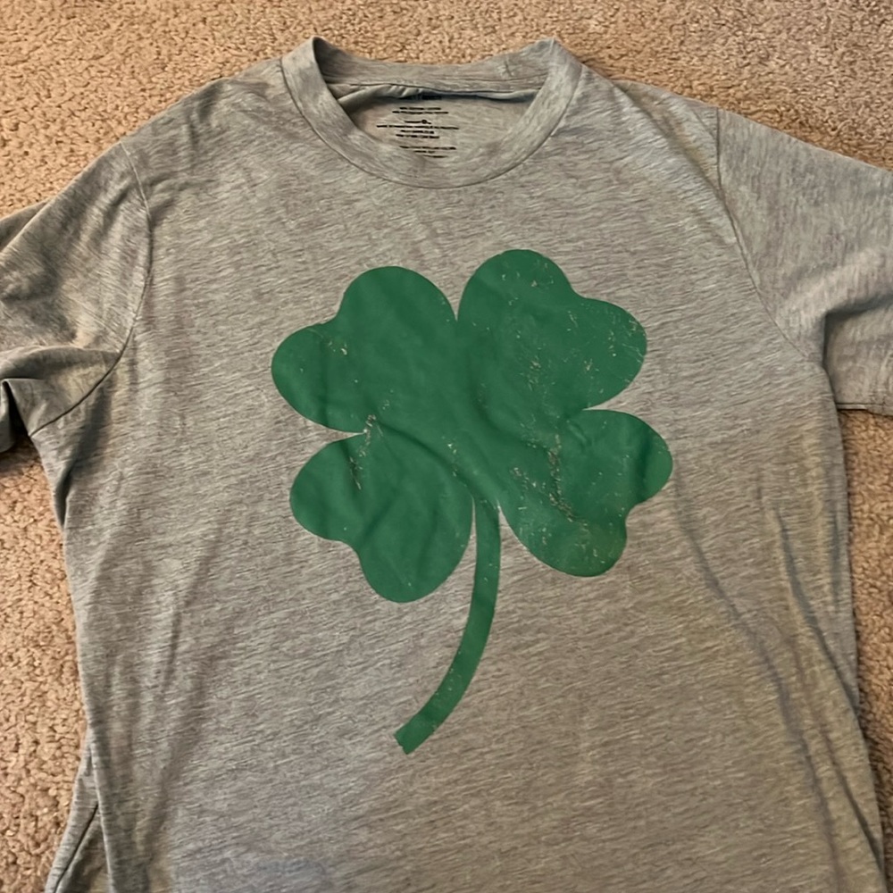 Men’s Shamrock T-shirt size medium